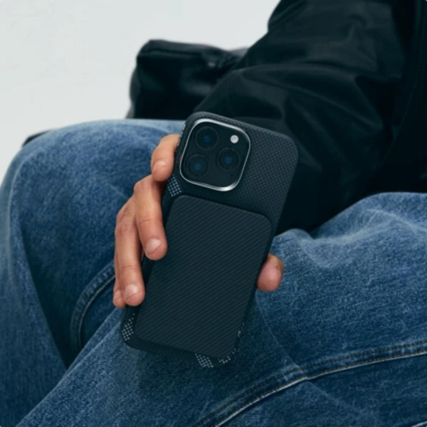 Pitaka Re-TROS Tactile Woven Case Rebuilding for iPhone 16 Pro Pitaka Re-TROS Tactile Woven Case Rebuilding for iPhone 16 Pro